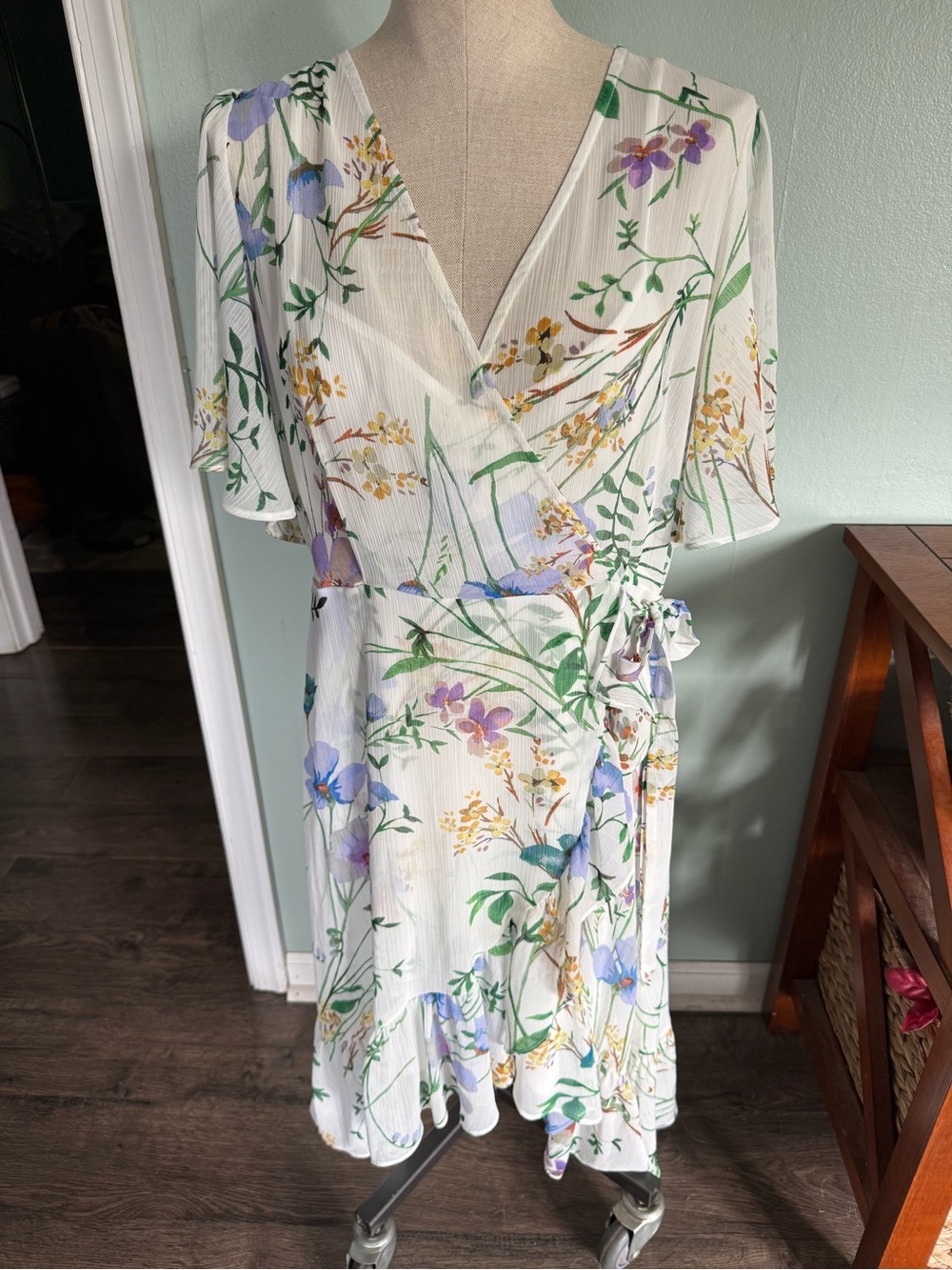 Calvin Klein White Floral Springy Faux Wrap V Neck Dress Size 12